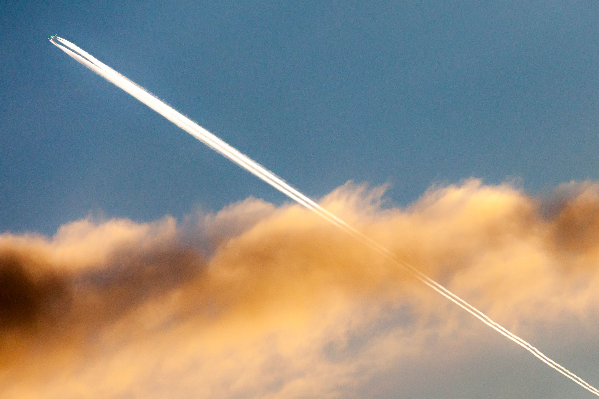 Airspace route visualisation over the Netherlands representing the Dutch Airspace Redesign programme.